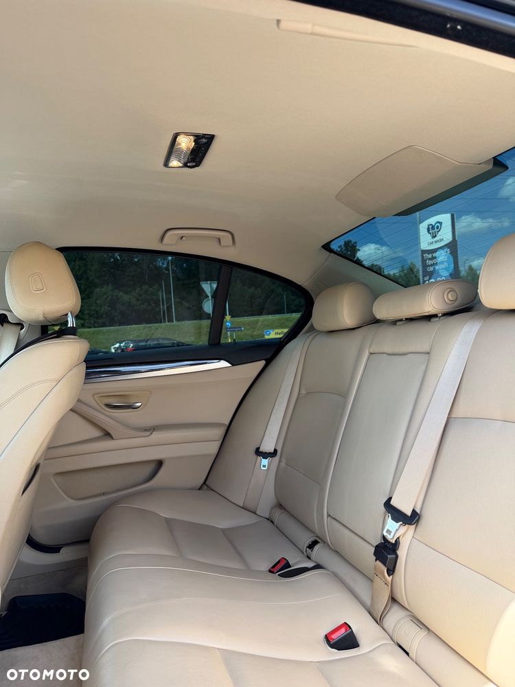 BMW Seria 5 520d xDrive - 13