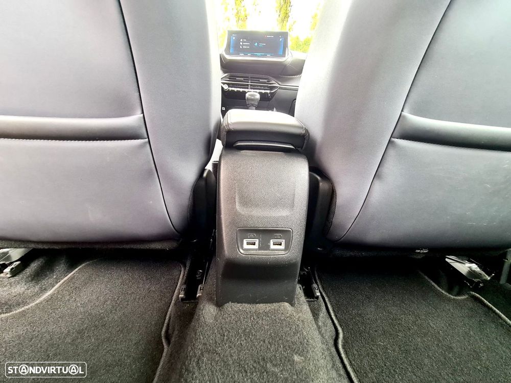 Peugeot 2008 PureTech 130 Allure Pack - 4