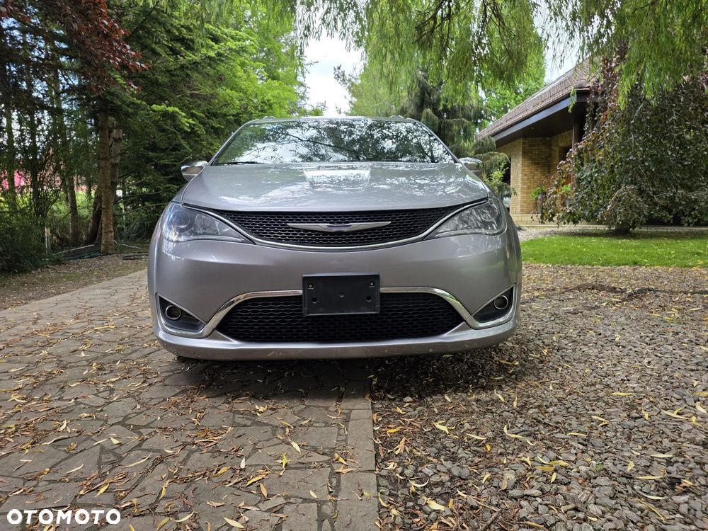 Chrysler Pacifica - 16