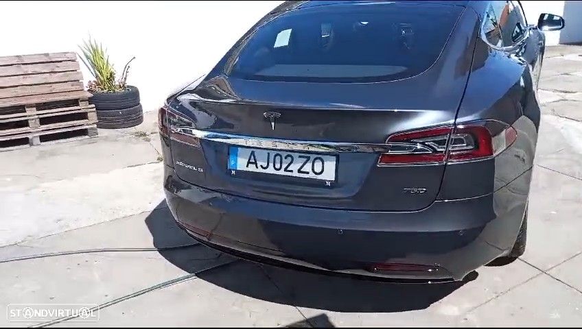 Tesla Model S - 5