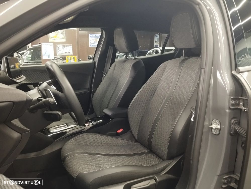 Peugeot 2008 1.2 Hybrid Allure e-DCS6 - 17