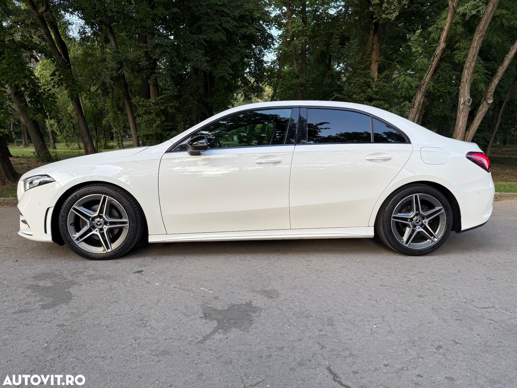 Mercedes-Benz A 180 d 7G-DCT AMG Line - 3