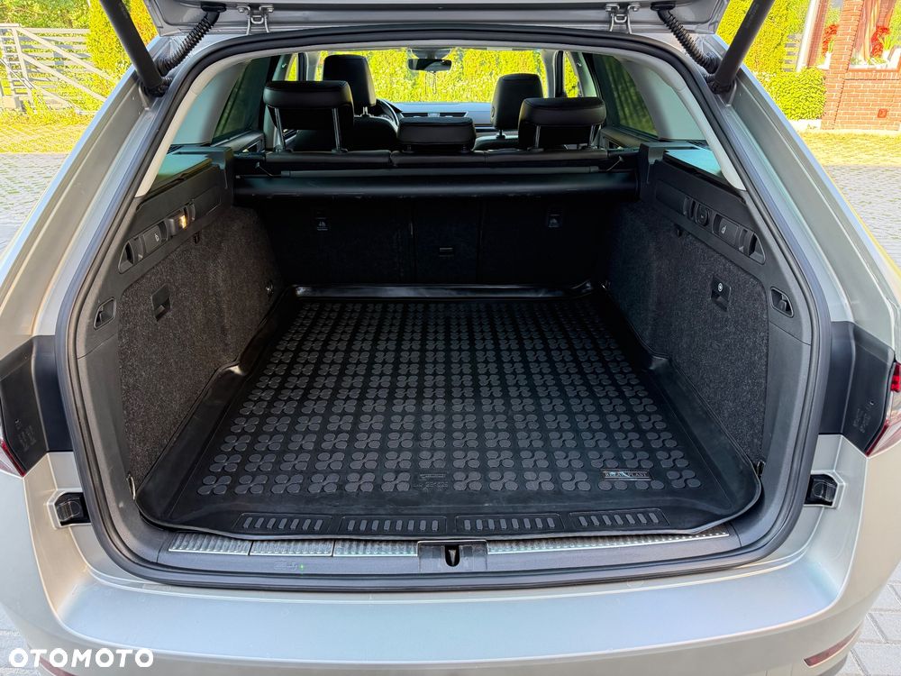 Skoda Superb 2.0 TDI L&K DSG - 33