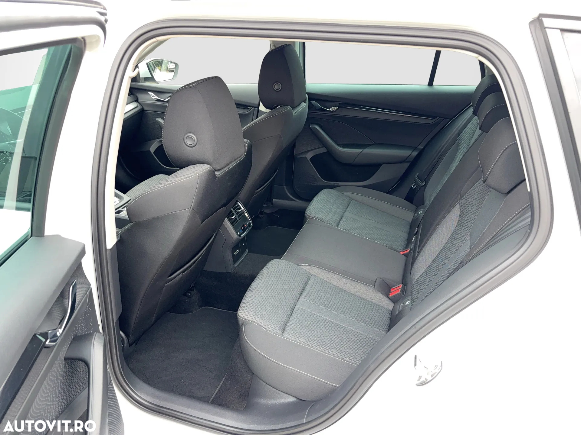 Skoda Octavia Combi 2.0 TDI DSG Ambition - 26