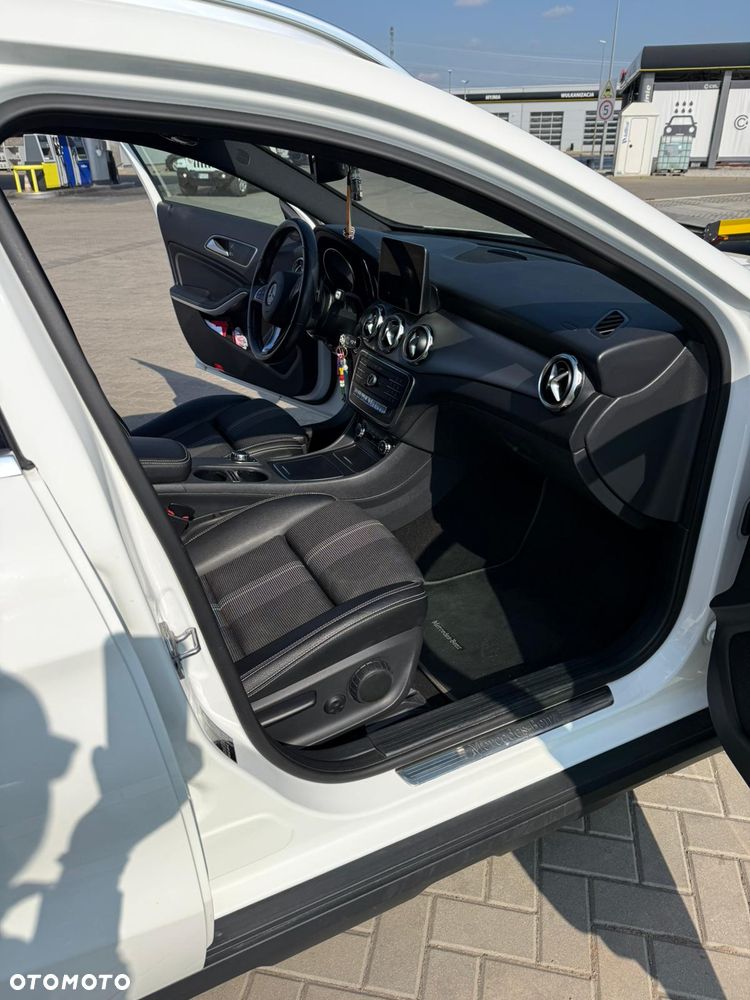 Mercedes-Benz GLA 200 7G-DCT - 13