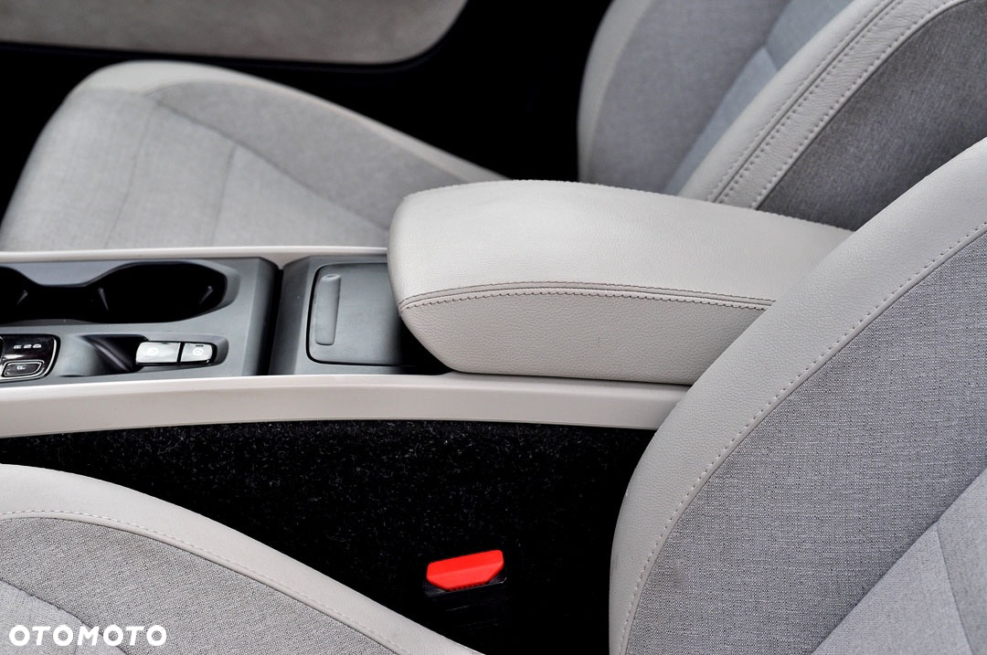 Volvo XC 40 T3 Geartronic Momentum Pro - 28
