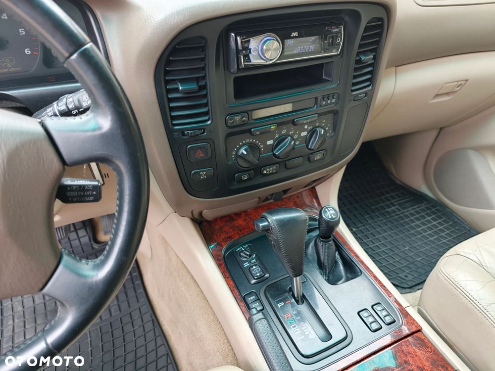 Toyota Land Cruiser - 10