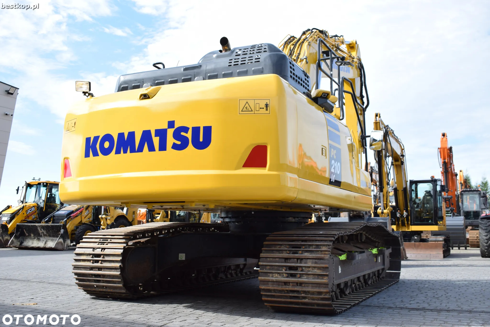 Komatsu PC210LC-11 - 8