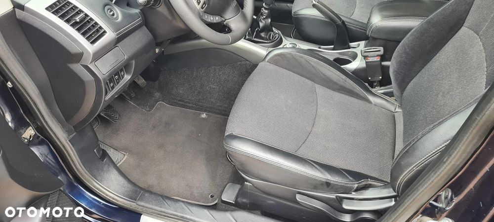 Mitsubishi Outlander 2.0 DID Intense + - 25