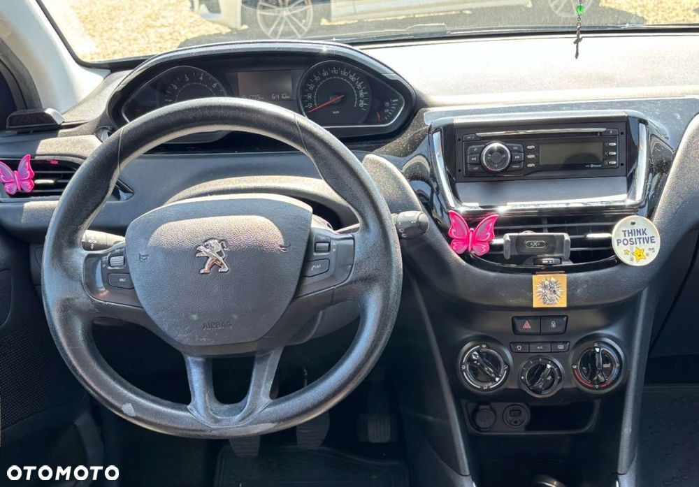 Peugeot 208 - 12