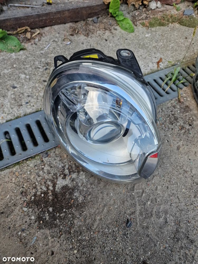 Xenon  prawy przód  Fiat 500 - 4
