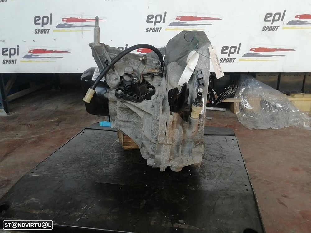 CAIXA VELOCIDADES DACIA LOGAN 2010 - 4