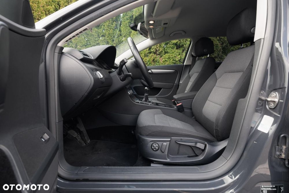 Volkswagen Passat - 14