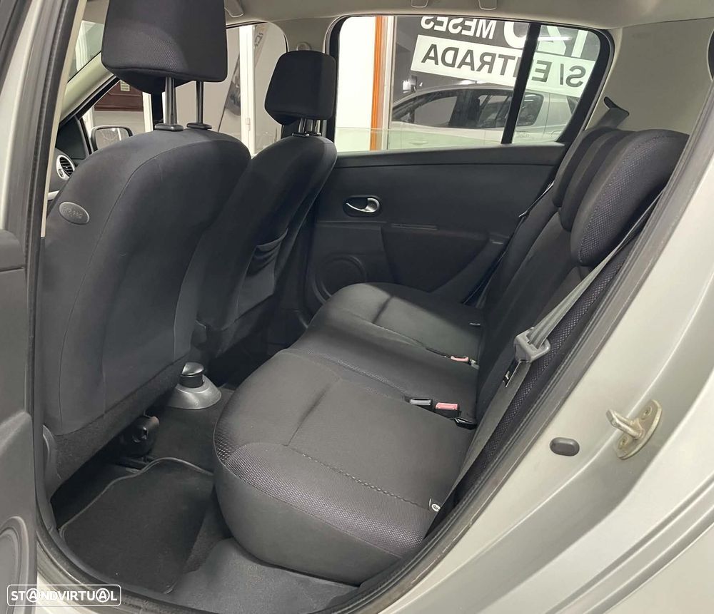 Renault Clio 1.2 16V Dynamique - 27