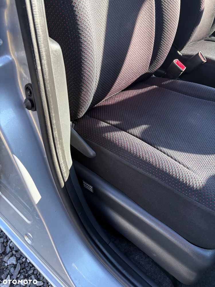 Daihatsu Sirion - 30