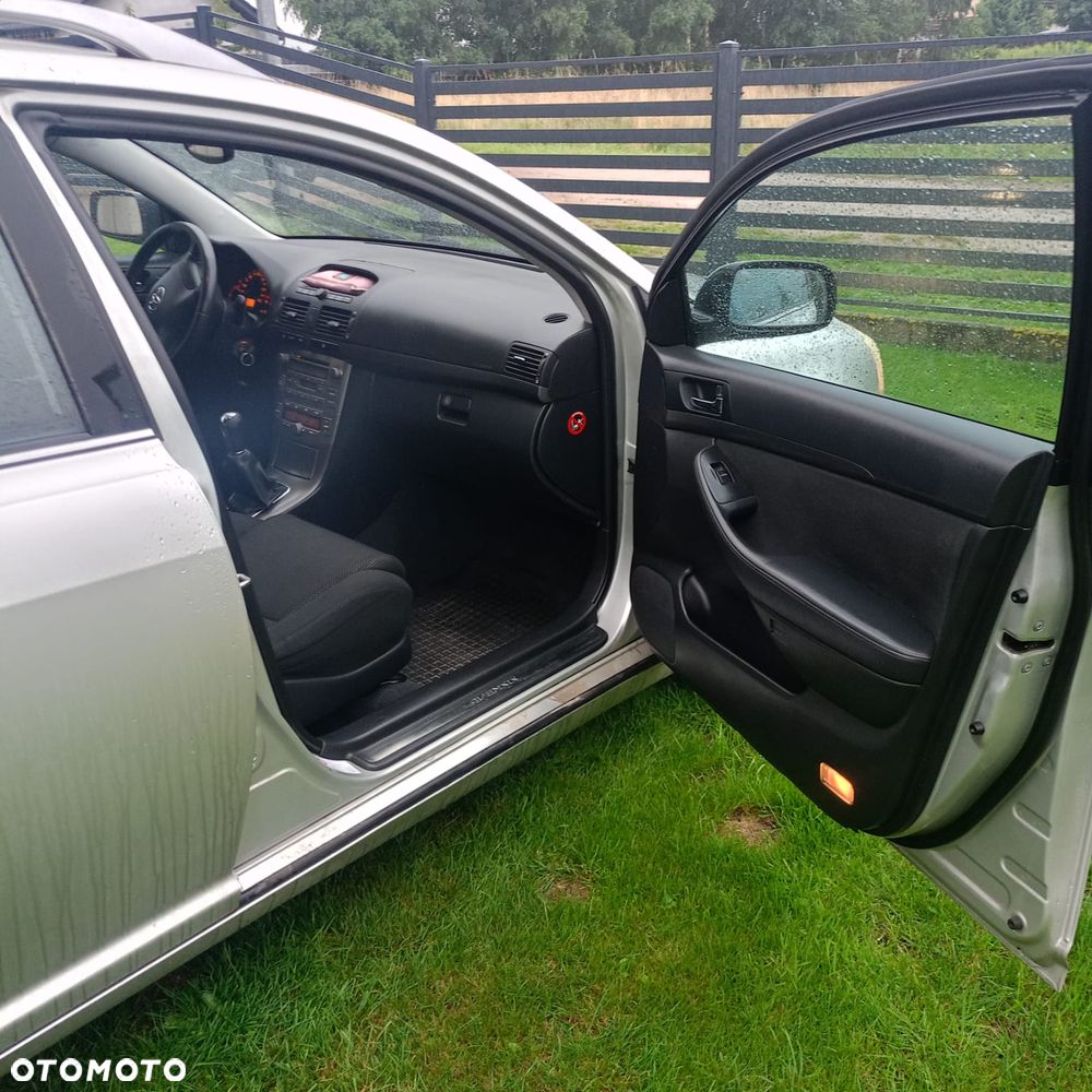 Toyota Avensis 1.8 VVT-i - 18