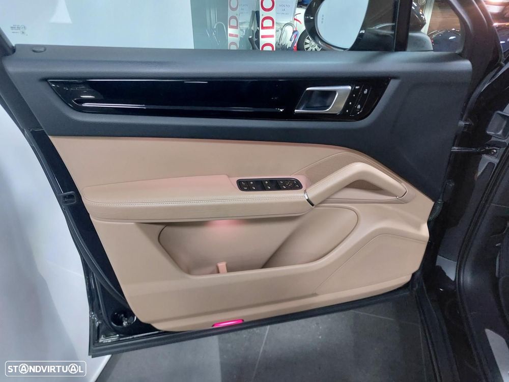 Porsche Cayenne Coupé E-Hybrid - 14