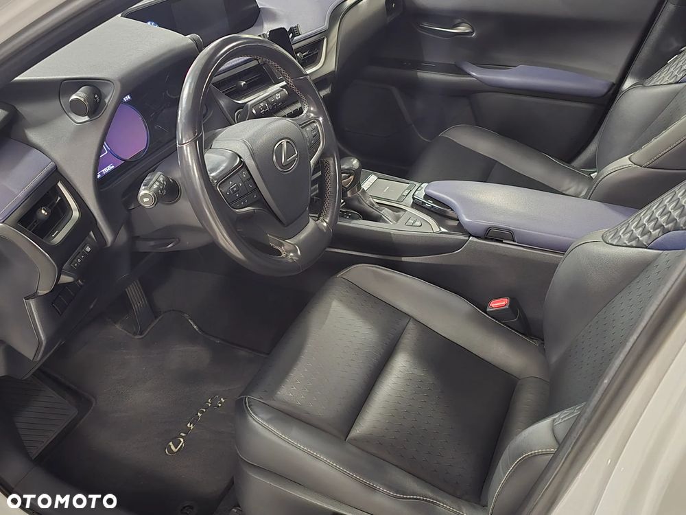 Lexus UX - 7