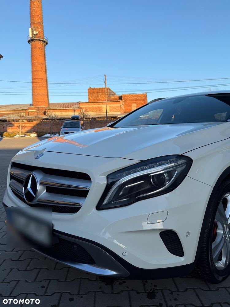 Mercedes-Benz GLA 200 7G-DCT - 17