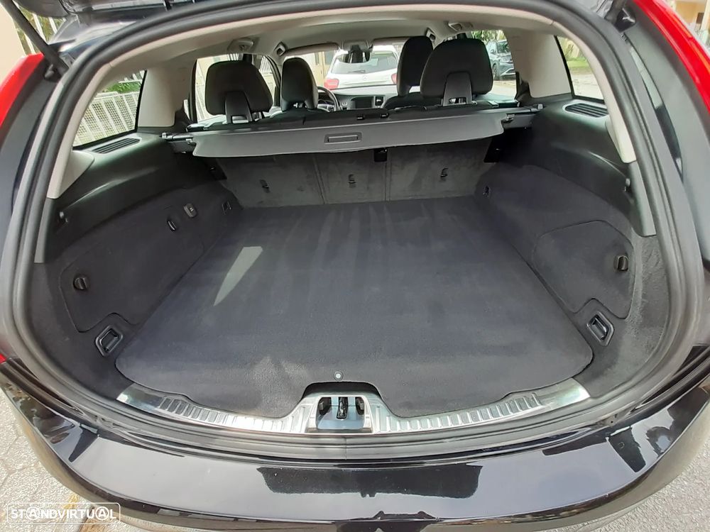 Volvo V60 2.4 D6 Momentum AWD Phev - 13