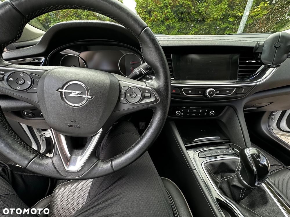 Opel Insignia CT 1.5 T Exclusive S&S - 24