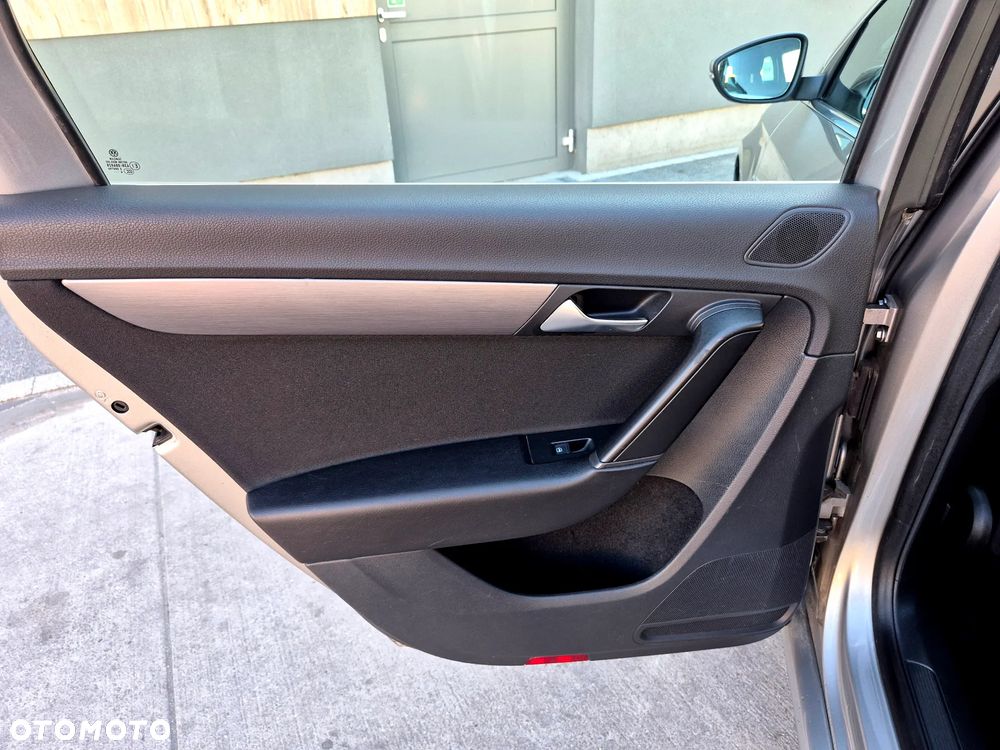 Volkswagen Passat 1.6 TDI BlueMotion Technology Comfortline - 27