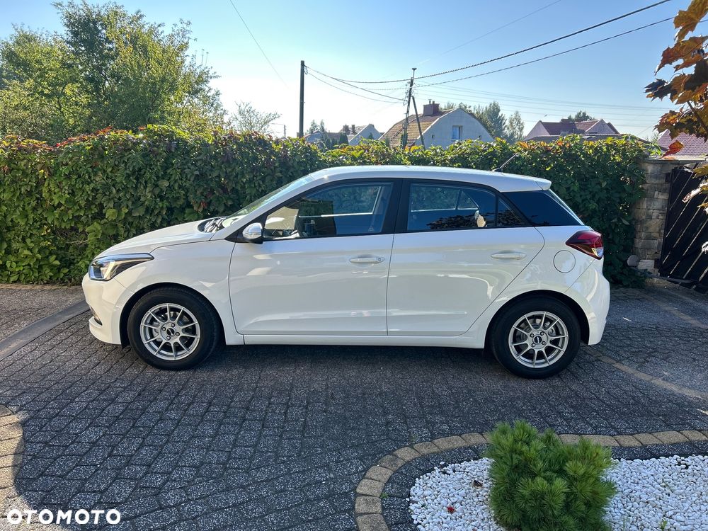 Hyundai i20 blue 1.2 Trend - 12