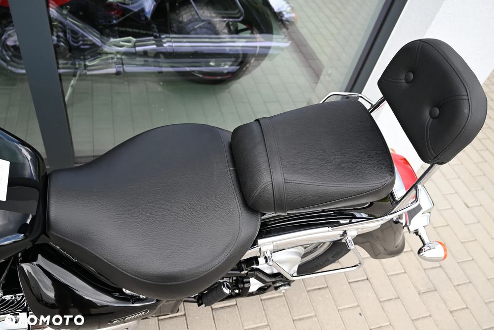 Suzuki Intruder - 14