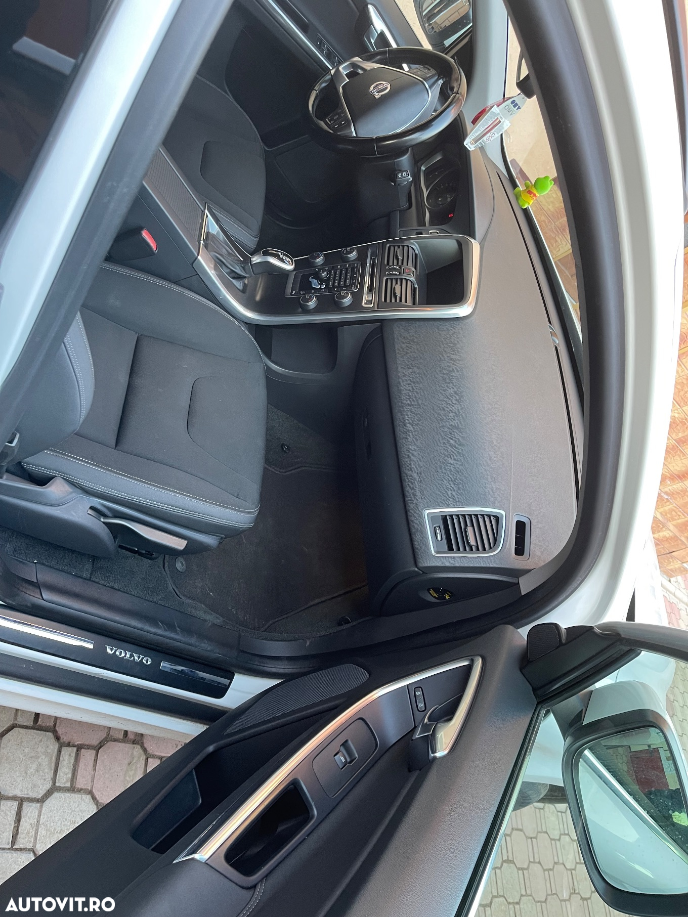 Volvo XC 60 D4AWD Summum - 4