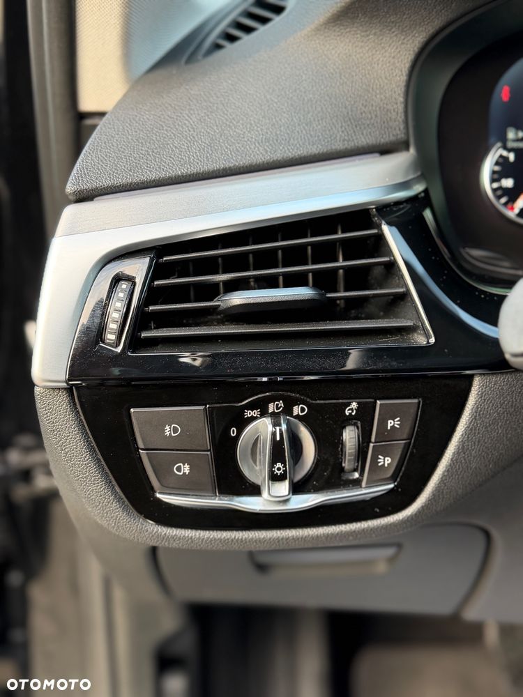 BMW Seria 5 520d xDrive Luxury Line sport - 35