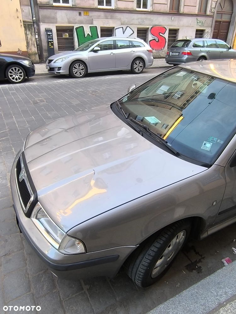 Skoda Octavia 1.6 Tour - 10