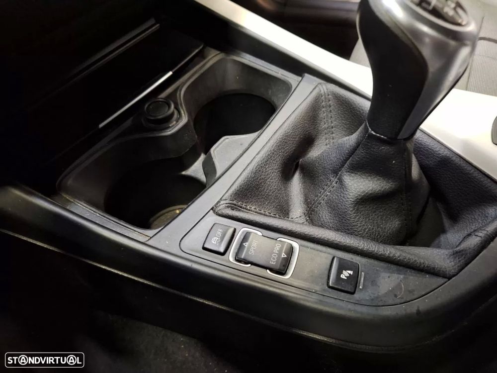 BMW 118 d xDrive Line Urban - 16