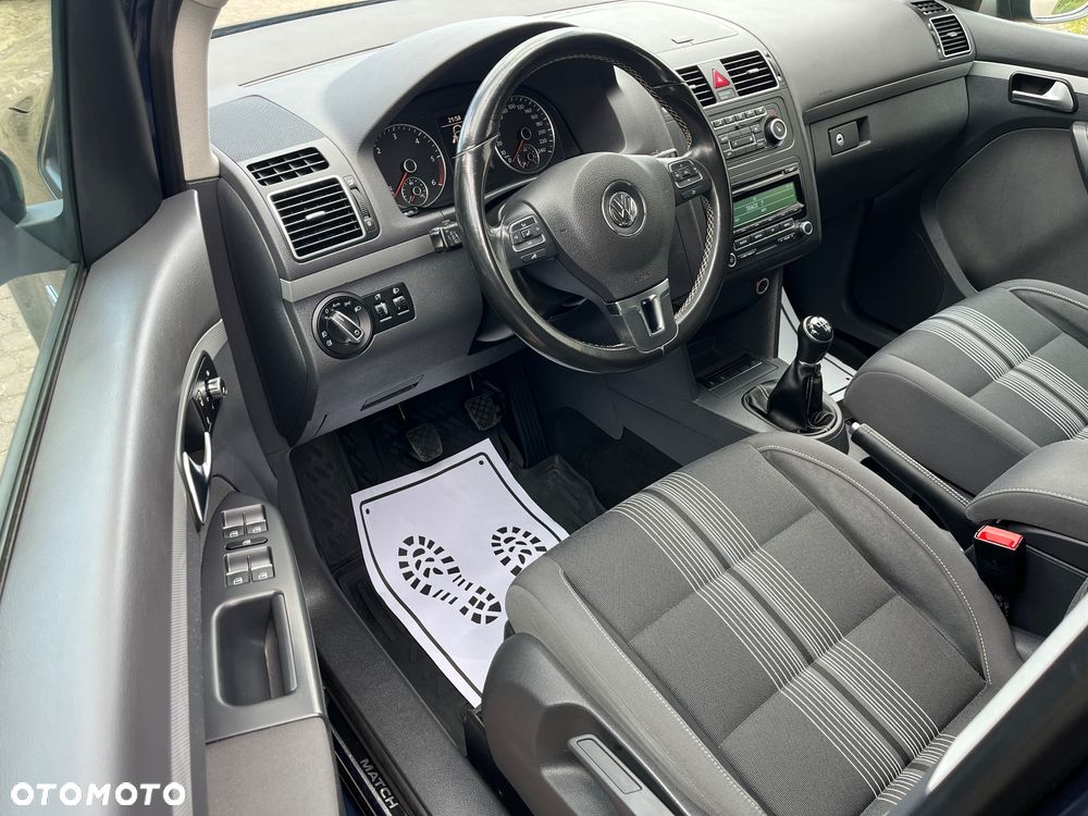Volkswagen Touran - 17