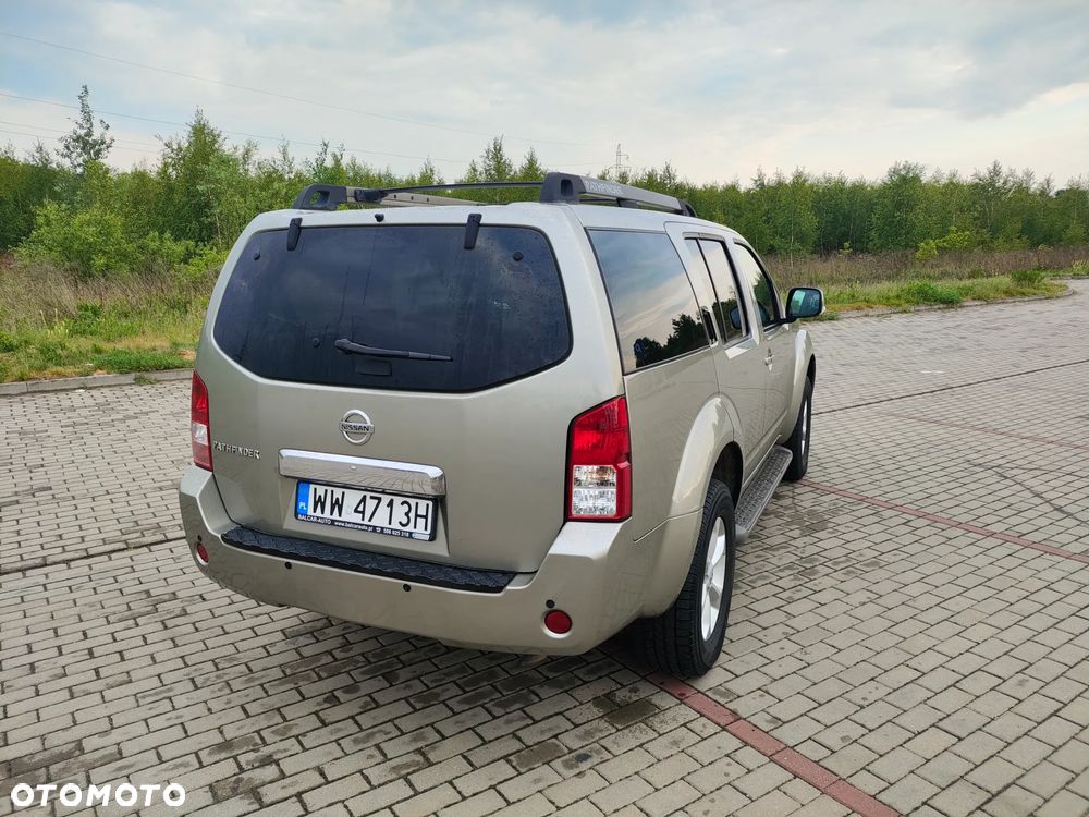 Nissan Pathfinder 2.5 D LE - 6