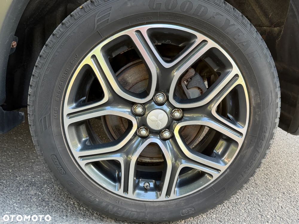 Mitsubishi Outlander 2.0 4WD Top - 31
