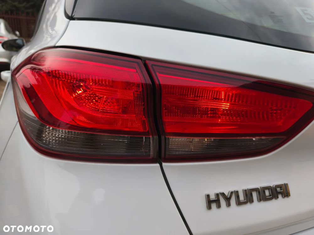 Hyundai i30 1.5 DPI Classic + - 22