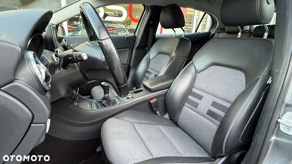 Mercedes-Benz GLA 200 Style - 17