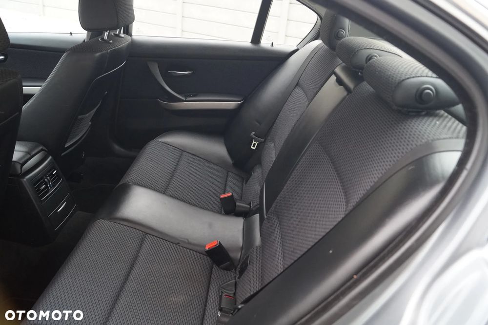 BMW Seria 3 325i - 38