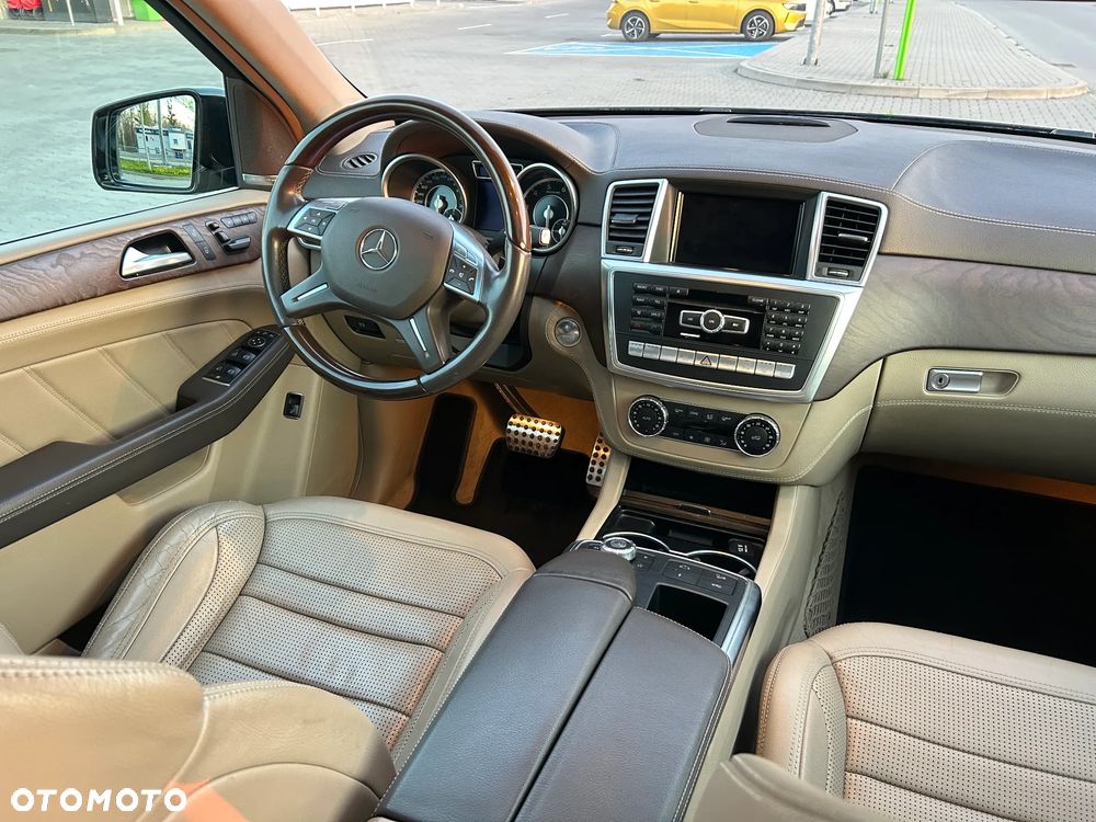 Mercedes-Benz ML 63 AMG 4Matic AMG SPEEDSHIFT 7G-TRONIC - 12