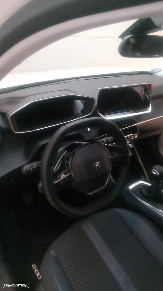 Peugeot 2008 1.2 PureTech Allure - 5