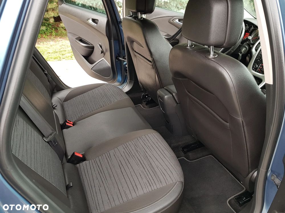 Opel Astra 1.4 Turbo Exklusiv - 24