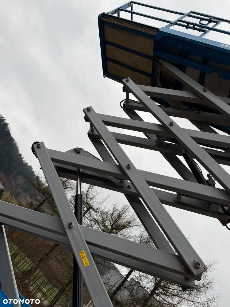 Genie Zwyżka Terenowa GS-4069RT Podnośnik Nożycowy Dźwig 14,5 metra jak Nowa z salonu! 960 mtg. 2013 rok, Pochodzi z Norweskiego urzędu Komuny. Zadbana! 4x4 Silnik Kubota. Zero Luzów i wycieków. Aktualne Serwisy DEKRA BMWT. Wysuwany Balkon. Sterowana z dołu i góry. Okazja Tanio !! Dokumentacja! Bez DPF, adBLUE - 9