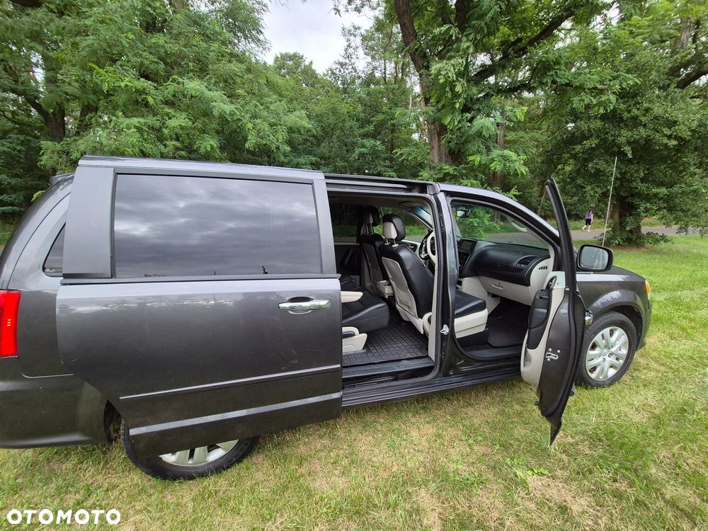 Dodge Grand Caravan - 14
