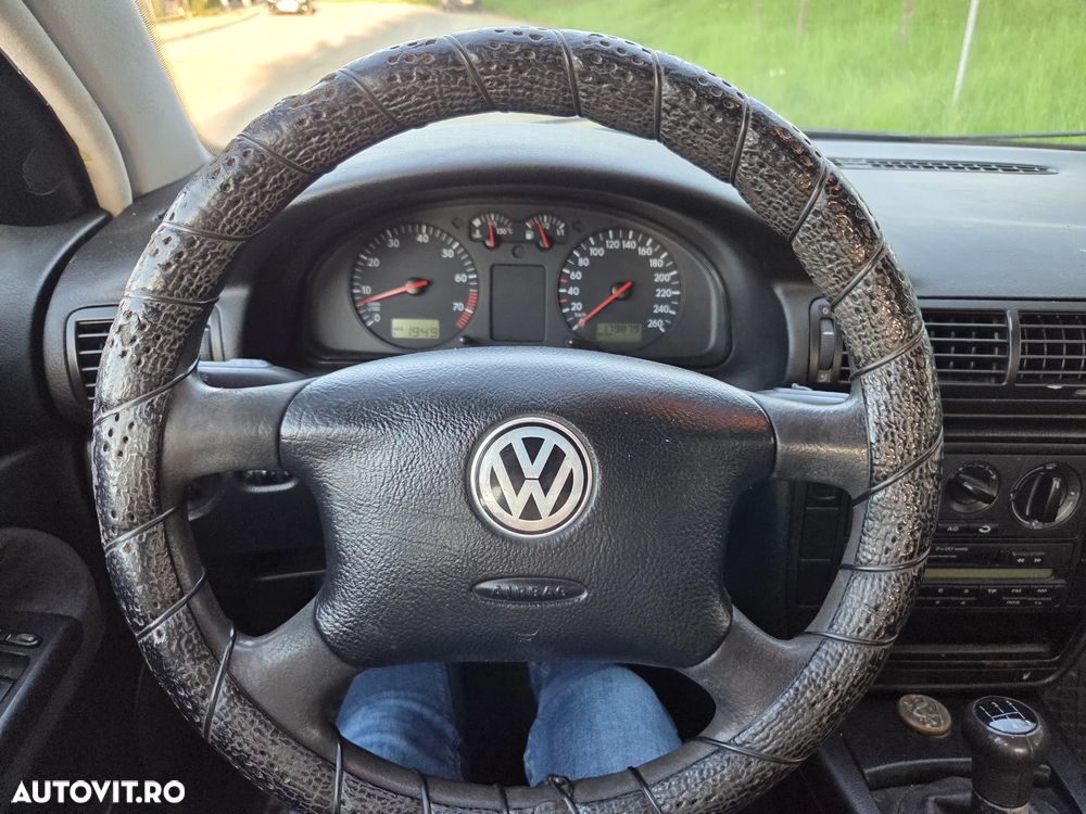 Volkswagen Passat - 4