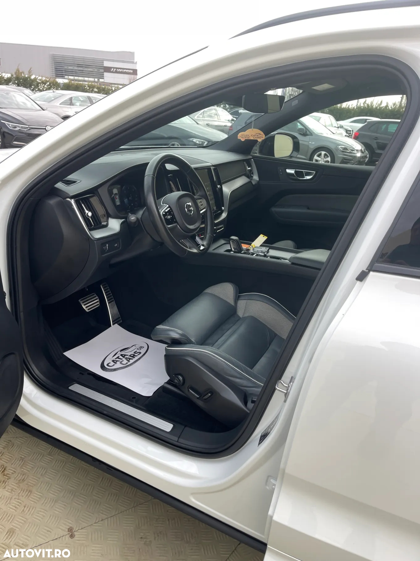 Volvo XC 60 B4 MHEV R-Design - 29