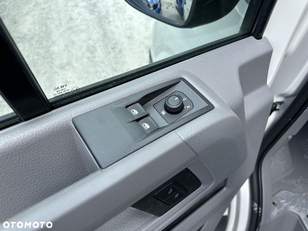 Volkswagen Crafter 35 Furgon z wysokim dachem silnik: 2,0 l EU6 SCR 177 KM, przedni 8-bieg.automatyczna, r.o : 4490 mm - 20