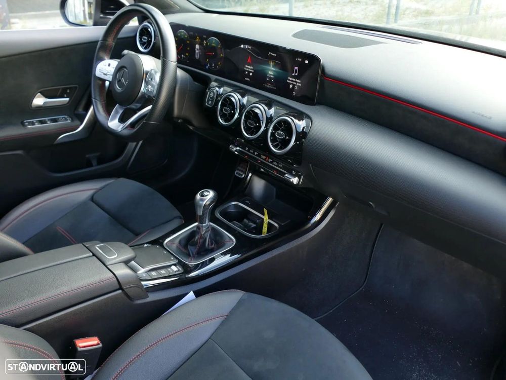 Mercedes-Benz A 180 d AMG Line - 29