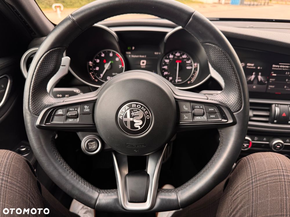 Alfa Romeo Giulia 2.0 Turbo 16V AT8 Veloce - 13