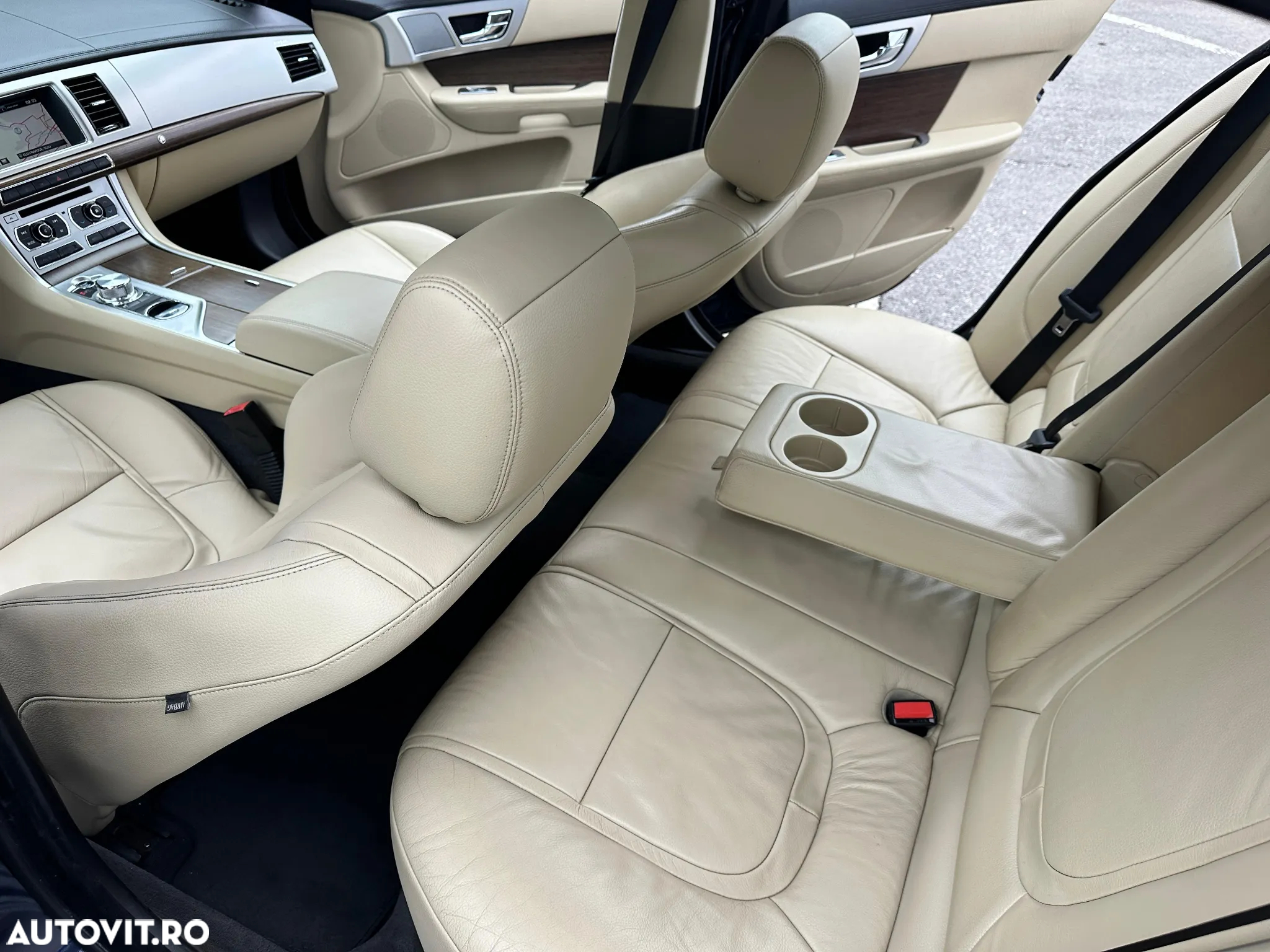 Jaguar XF 2.2D - 17