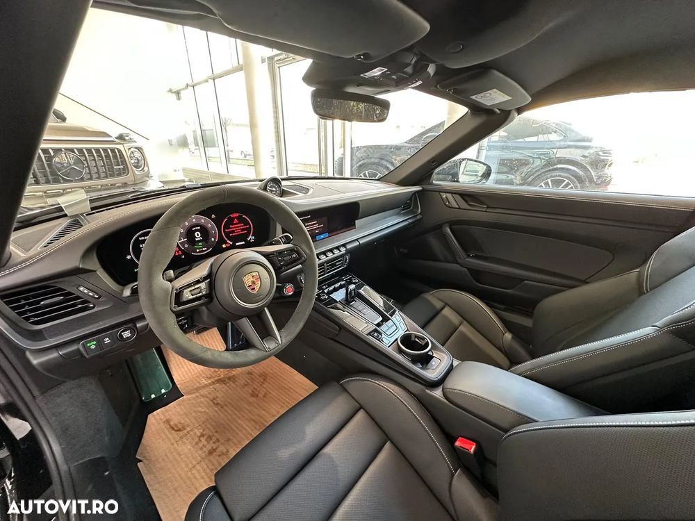 Porsche 911 Targa 4 GTS PDK - 15